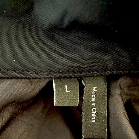 Theory. Large lightweight men’s rain jacket. Waterproof. Black. Zip up & snap up - Picture 2 of 7